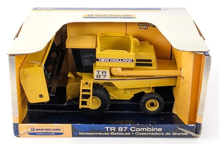 1/32 Ertl New Holland TR87 Twin Rotor Combine w/ Grain Head