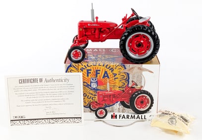 1/16 Ertl Farmall C Tractor w/ Umbrella 1999 Iowa FFA Edition