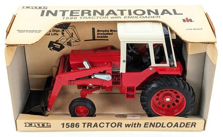 1/16 Ertl International 1586 Tractor with Loader
