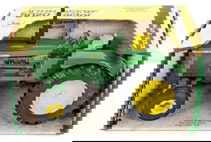 1/16 Ertl John Deere 5020 Diesel Tractor in Yellow Top Box