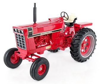 1/8 Scale Models International 1066 Wide Front Tractor