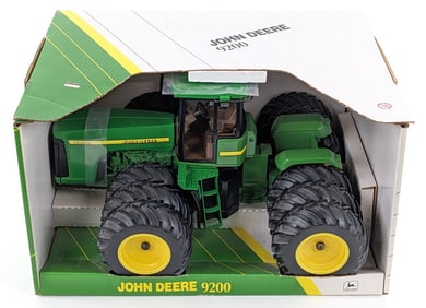 1/16 Ertl John Deere 9200 Tractor with Triples