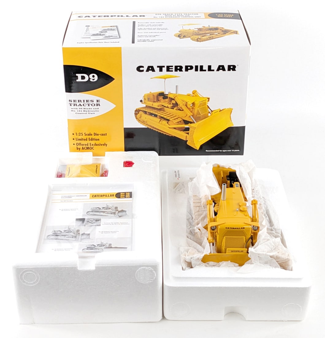 1/25 First Gear CAT D9E Track-Type Tractor w/ 9S Blade & No. 184 Hydraulic Control Unit (1 of 11)