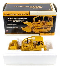 1/25 First Gear International Harvester 175 Crawler with Demolition Bucket and Winch