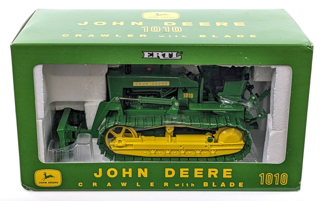 1/16 Ertl John Deere 1010 Crawler with Blade (1 of 7)