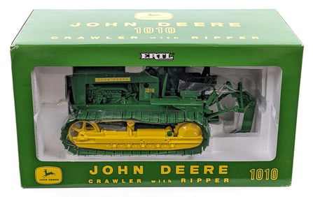 1/16 Ertl John Deere 1010 Crawler with Ripper