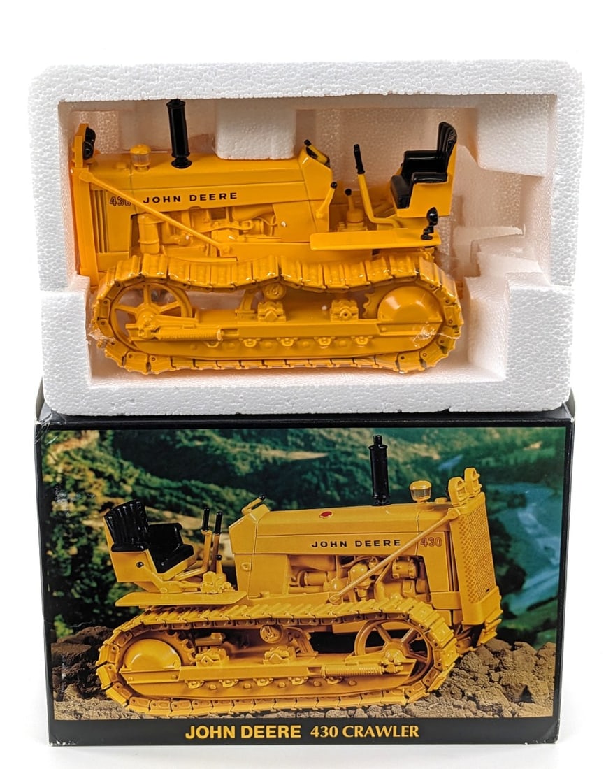 1/16 Ertl John Deere 430 Crawler National Toy Truck'N Construction Show: 1/16 Ertl John Deere 430 crawler. National Toy Truck'N Construction Show edition. Good condition new in the box.