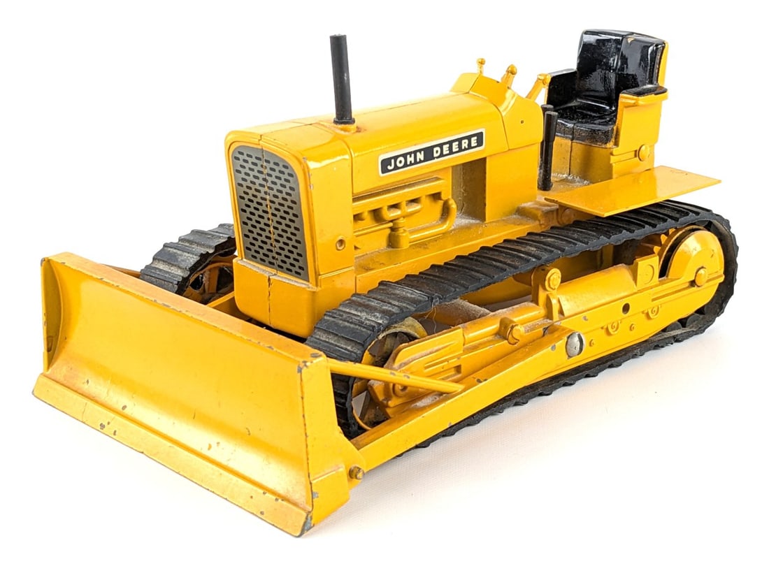 Vintage 1/16 John Deere 1010 Crawler w/ Blade: Vintage 1/16 John Deere 1010 crawler with blade. The crawler has some paint chips, dust, and light play wear.