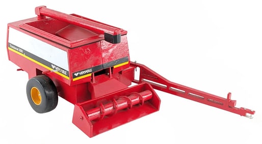 1/16 Scale Models Versatile Trans / Axial 2000 Pull Type Combine