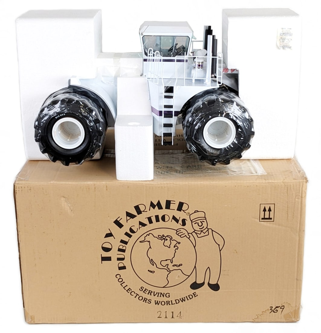 1/16 Die-Cast Promotions Factory Big Bud 16V-747 4wd Tractor - 760HP: 1/16 scale Die-Cast Promotions Big Bud 16V-747 4wd tractor. 760 Horsepower Original Factory Edition with the black hood. Very large and highly detailed replica. Limited edition 1 of only 2,250 produce