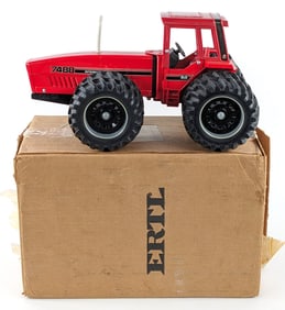 1/16 Ertl International 7488 Tractor w/ Duals Dealer Special Edition