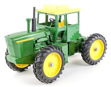 Vintage 1/16 Ertl John Deere 7520 4wd Tractor