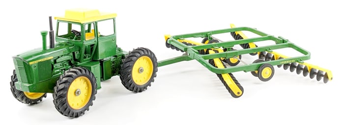 1/16 Ertl John Deere 7520 Tractor w/ Yellow Gang Winged Disk