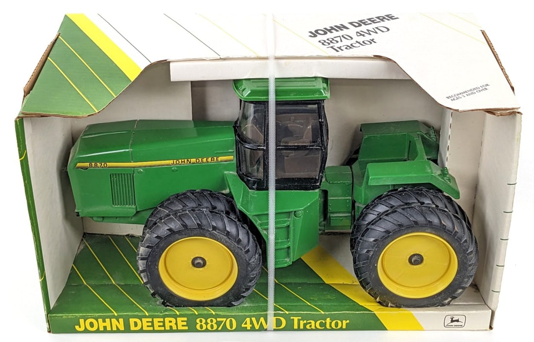 1/16 Ertl John Deere 8870 4wd Tractor (1 of 7)