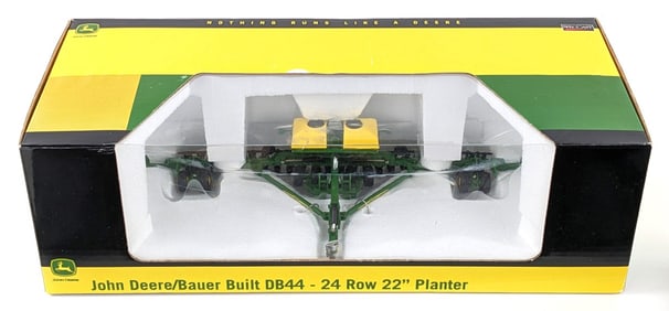 1/64 SpecCast John Deere / Bauer Built DB44 - 24 Row 22" Planter