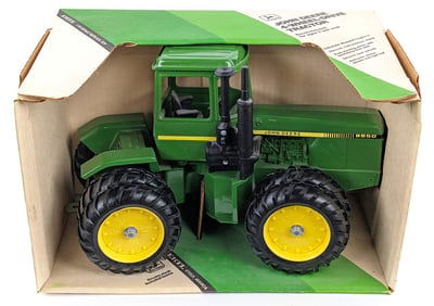 1/16 Ertl John Deere 8650 4wd Tractor