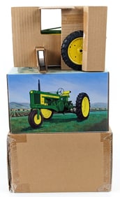 1/16 Ertl John Deere Model 520 High-Clearance SFW Tractor