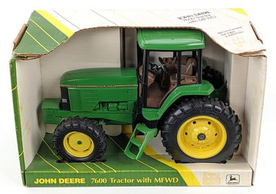 1/16 Ertl John Deere 7600 Tractor with MFWD