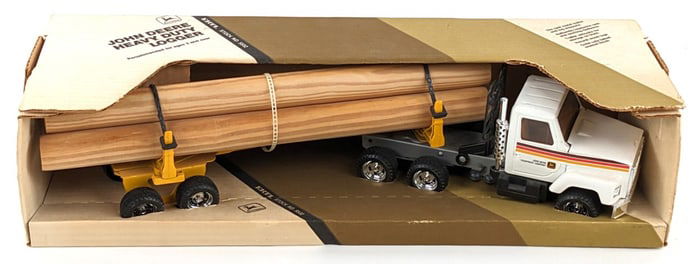 Ertl John Deere Heavy Duty Logger Truck