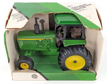 1/16 Ertl John Deere 4255 Row Crop Tractor