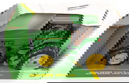 1/16 Ertl John Deere 8400 Tractor w/ Duals