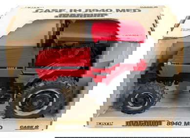 1/16 Ertl Case IH 8940 MFD Magnum Tractor