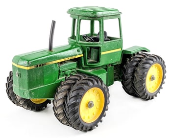 1/16 Ertl John Deere 8640 4wd Tractor