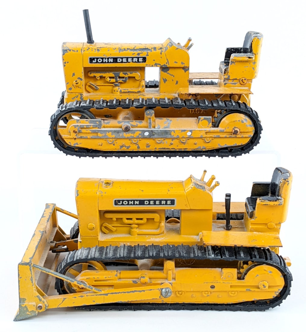 (2) 1/16 Ertl John Deere 1010 Crawlers: (2) 1/16 Ertl John Deere 1010 crawlers. One of the crawlers has a broken lever. Both show paint loss and wear from play / age.