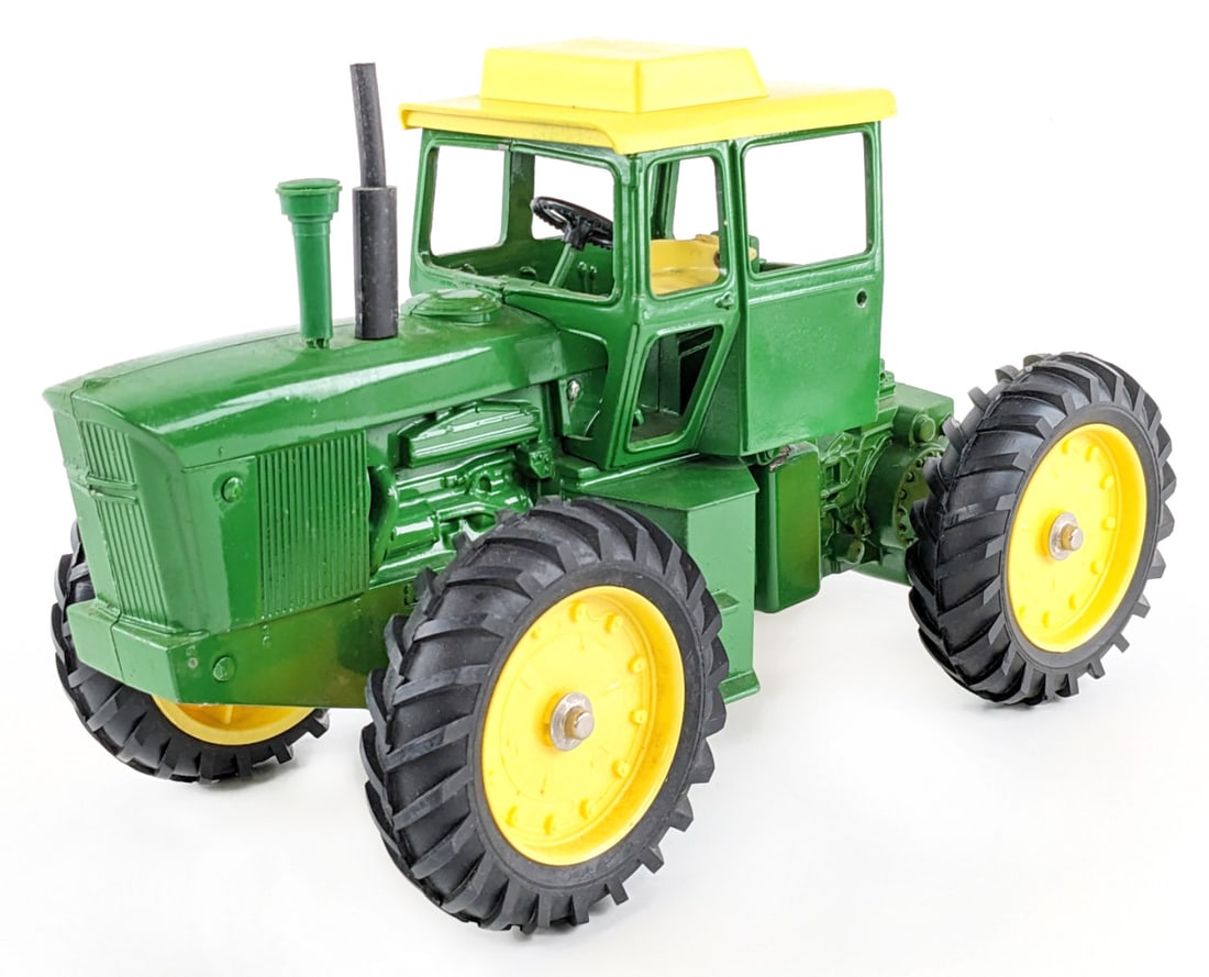1/16 Ertl John Deere 7520 4wd Tractor (1 of 9)