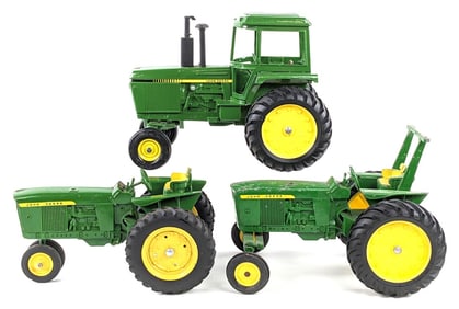 1/16 Ertl John Deere 3020 Tractors & Sound-Gard Tractor