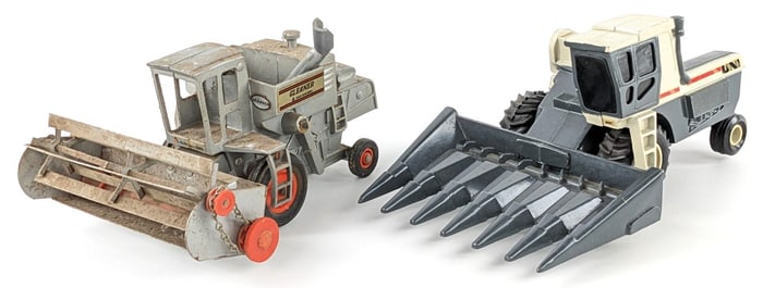 1/32 Ertl Gleaner Combine & Uni Combine