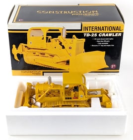 1/25 First Gear International TD-25 Crawler w/ Blade & Ripper