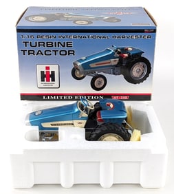 1/16 SpecCast International Harvester HT-340 Turbine Tractor