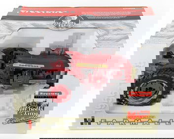 1/16 SpecCast Farmall 450 Tractor with Electrall