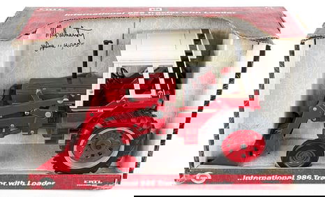 1/16 Ertl International 986 Tractor with Loader