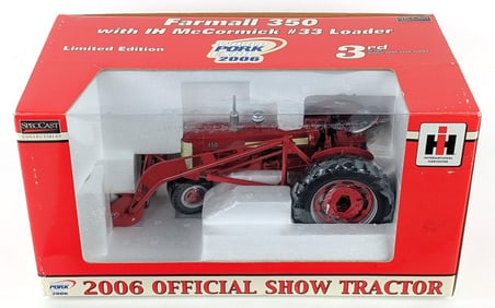 1/16 SpecCast Farmall 350 Tractor with IH McCormick #33 Loader