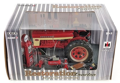 1/16 Ertl Farmall 460 Tractor & Accessories