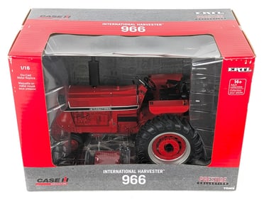 1/16 Ertl International Harvester 966 Narrow Front Tractor