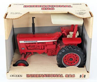 1/16 Ertl International 826 Tractor w/ Canopy