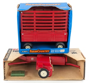 1/16 Ertl International Hay Baler & Bale Throw Wagon