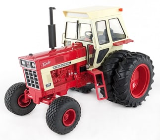 Custom 1/16 International Farmall 1466 Tractor w/ Duals