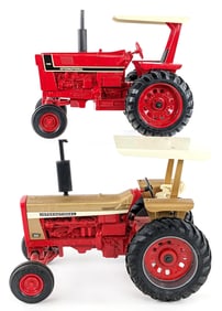 1/16 Ertl International 1066 & International 826 Tractor