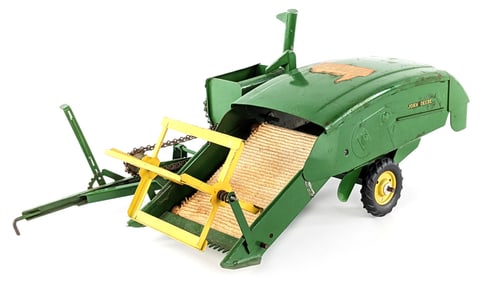 1/16 Ertl John Deere 12A Pull Type Combine