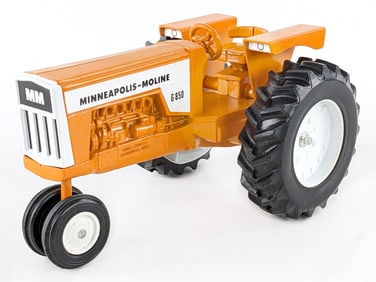 1/16 Scale Models Minneapolis-Moline G850 Narrow Front Tractor