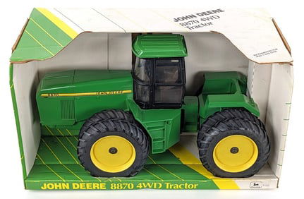 1/16 Ertl John Deere 8870 4wd Tractor