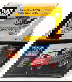 1/16 Ertl Caterpillar 2-Ton Crawler & Display Case