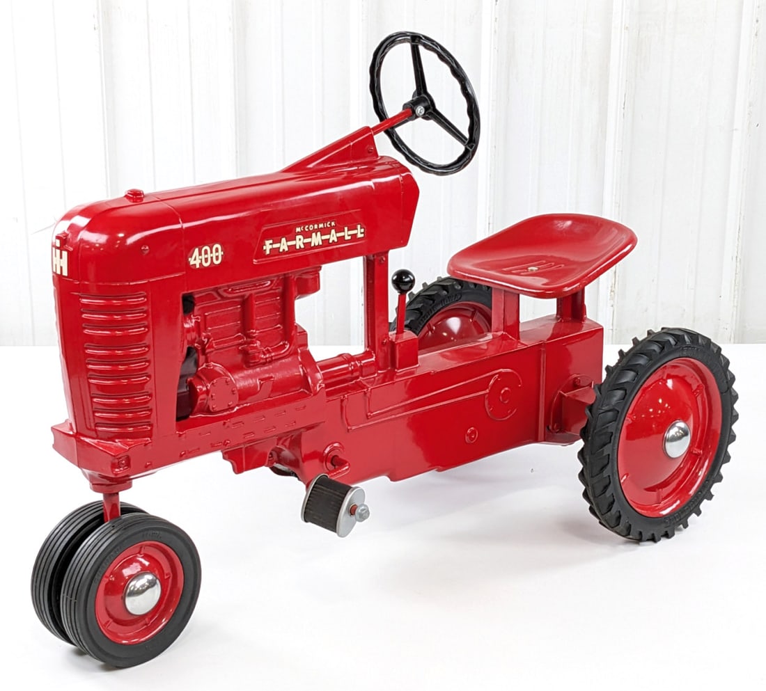 Restored Eska Farmall 400 Pedal Tractor (1 of 11)