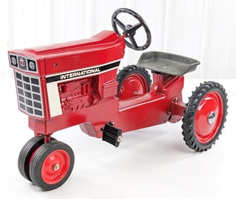 Ertl International Model 404 86 Series Narrow Front Pedal Tractor w/ Black Stripe