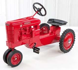 Scale Models Farmall M Narrow Front Pedal Tractor