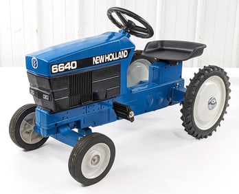 Ertl New Holland 6640 Wide Front Pedal Tractor